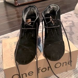 Tom’s Chukka Boots